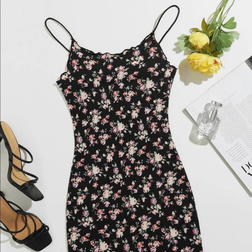 Black With Floral Print Mini Spaghetti Strap Dress Size Large